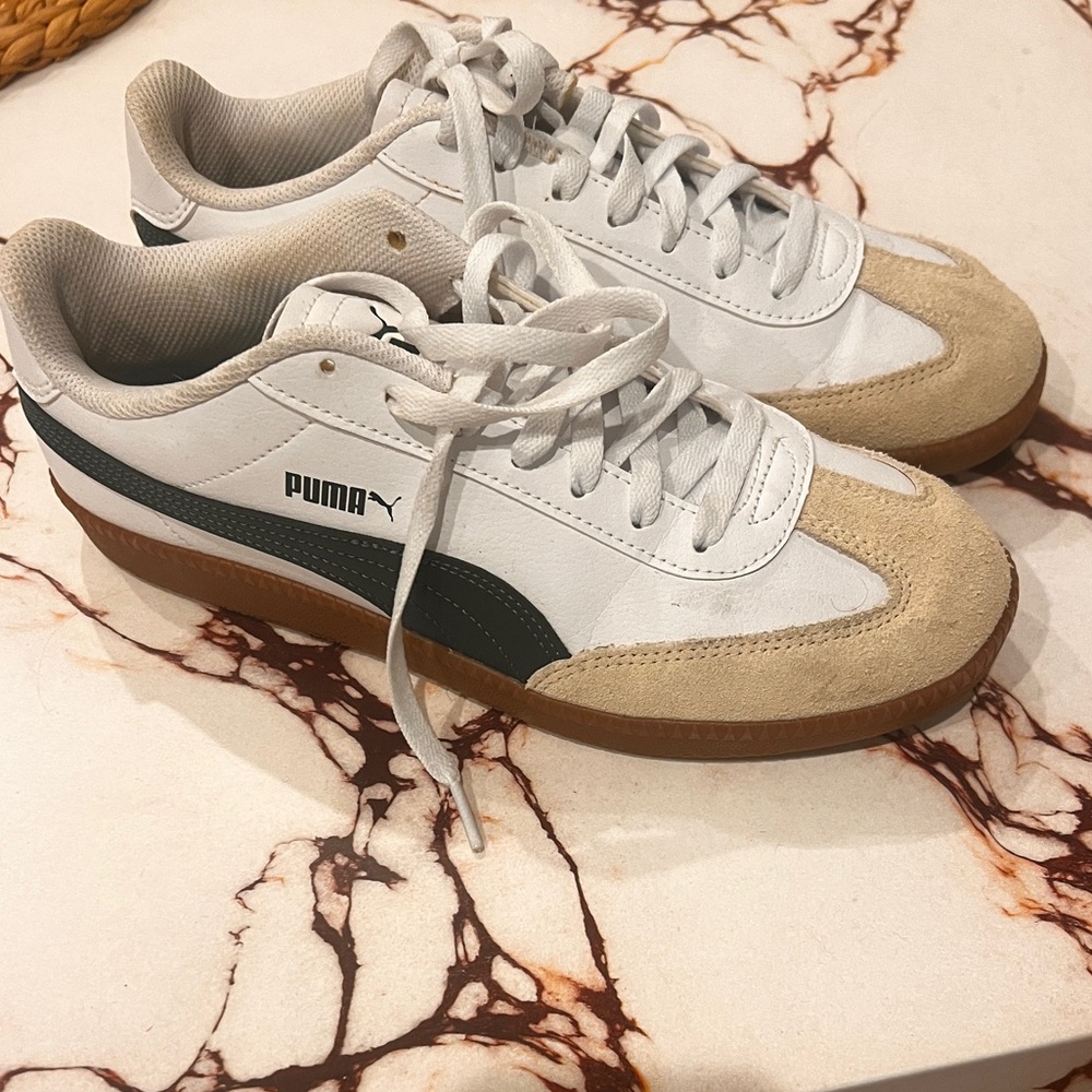 Puma Sneakers